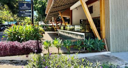 New studio in awesome Dominical walk to the beach in center of town, security AC