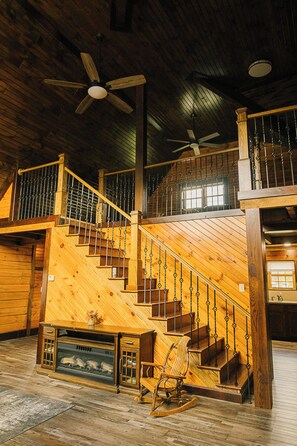 Interior - Saddleview Cabin (Liberty)