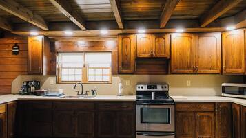 Micro-ondas, fogão, cooktop, cafeteira/chaleira