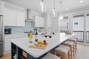 Fridge, microwave, oven, stovetop - 9 Broad View Lane @ The Marshes at Broad Creek | Pet Friendly | Partial Marsh Views | Private Pool | (Hilton Head Island)