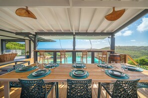 Outdoor dining - Villa Mansfenil - Le Marin- Sea and forest view (Le Marin)
