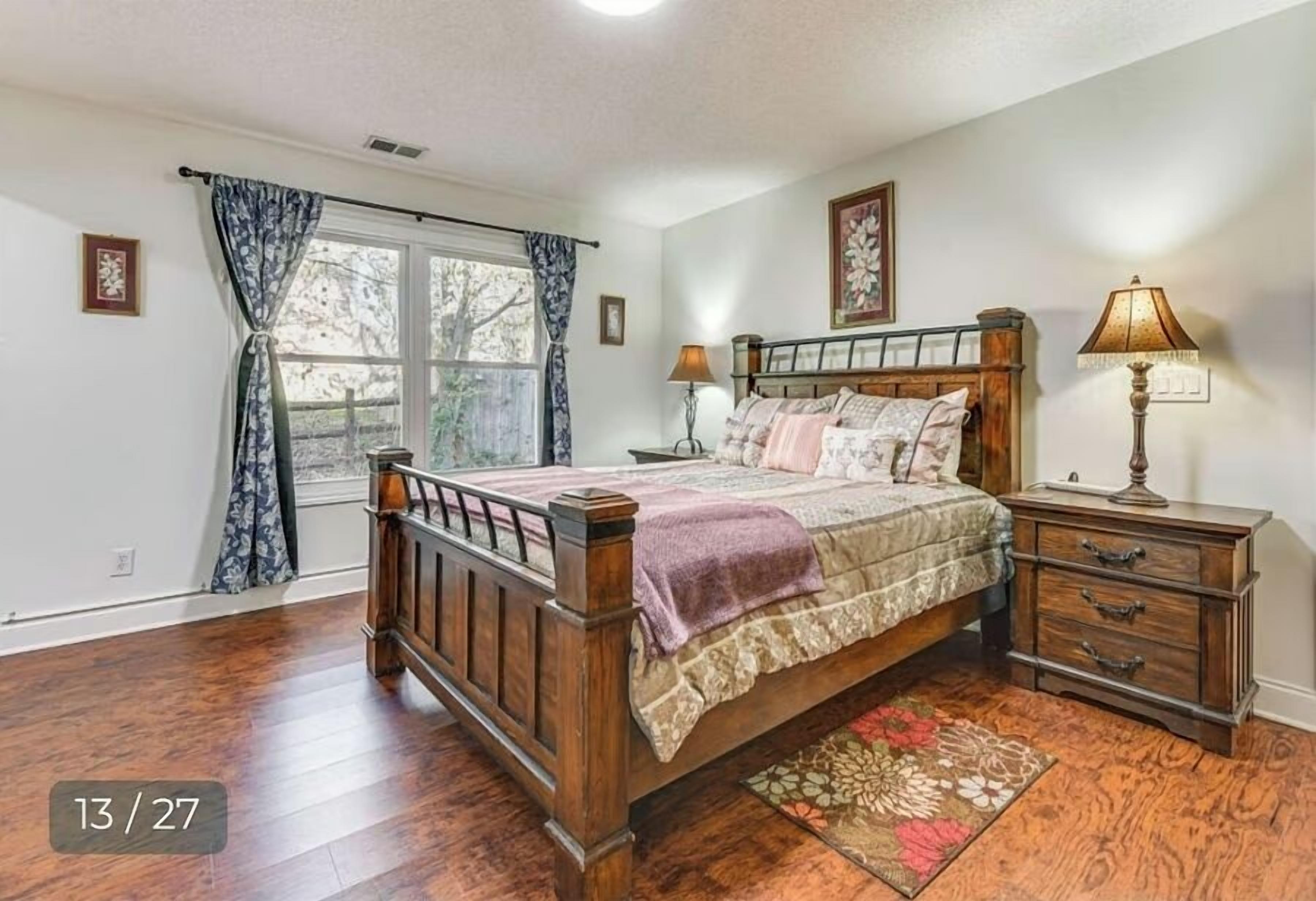 Skrivebord, strykejern/-brett, wi-fi og sengetøy