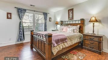 Escrivaninha, ferros/tábuas de passar roupa, Wi-Fi, roupa de cama