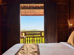 Habitación Deluxe, vistas al jardín | Escritorio