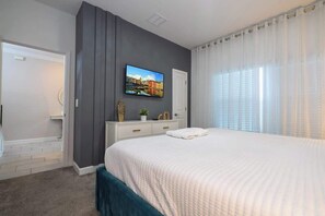 4 bedrooms, iron/ironing board, travel cot, WiFi - Near Disney 4Bd Home with Pool Storey Lake Resort (Kissimmee)