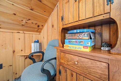 Elta Cabin | Close to Saddleback, Snowmobile Access, & Pet Friendly!