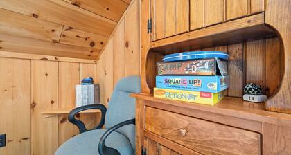 Elta Cabin | Close to Saddleback, Snowmobile Access, & Pet Friendly!