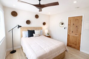 Room - A Modern Coastal 1 Bed Home Minutes from the Ocean (Oceanside)