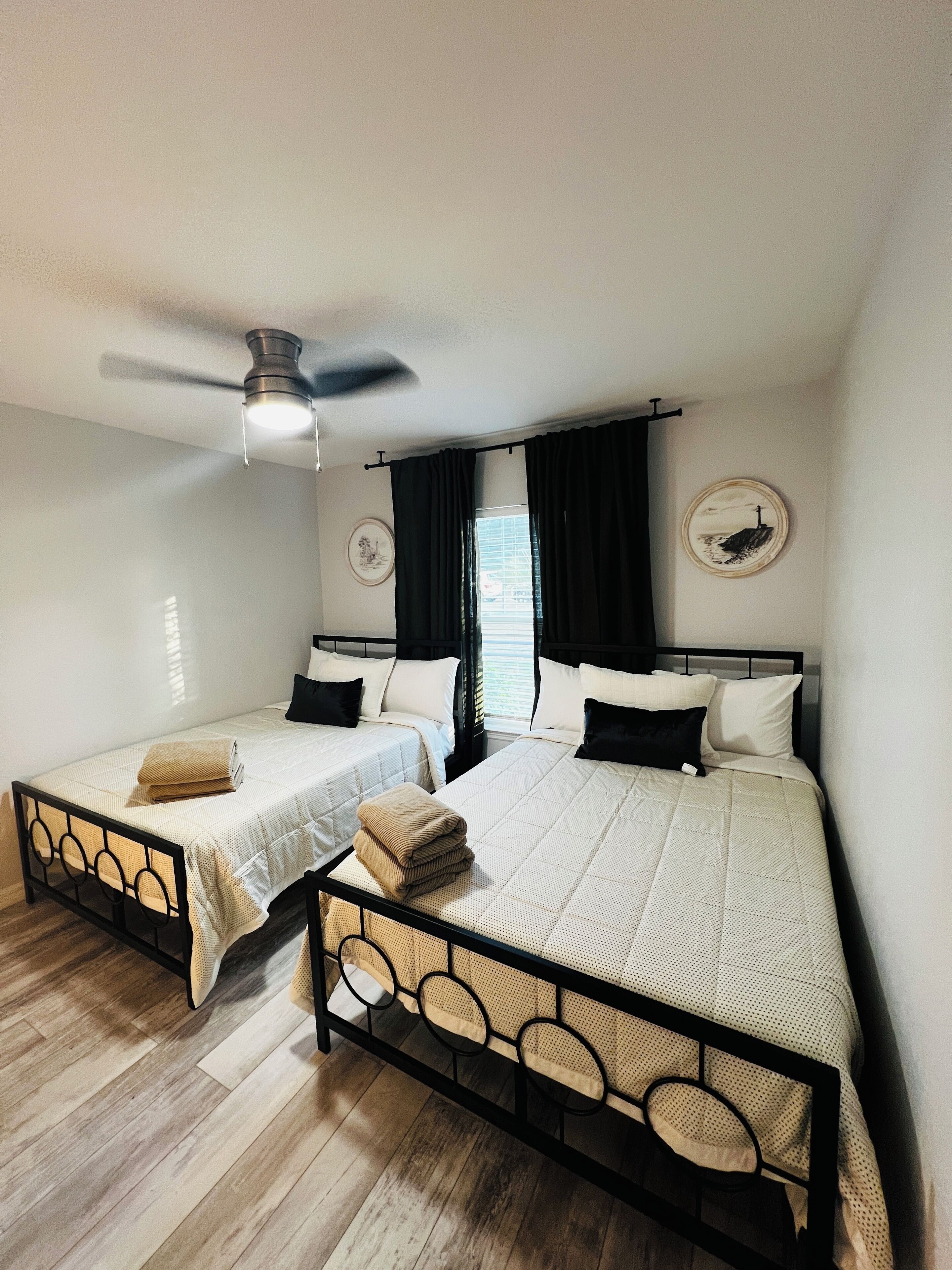 4 bedrooms, desk, iron/ironing board, free WiFi