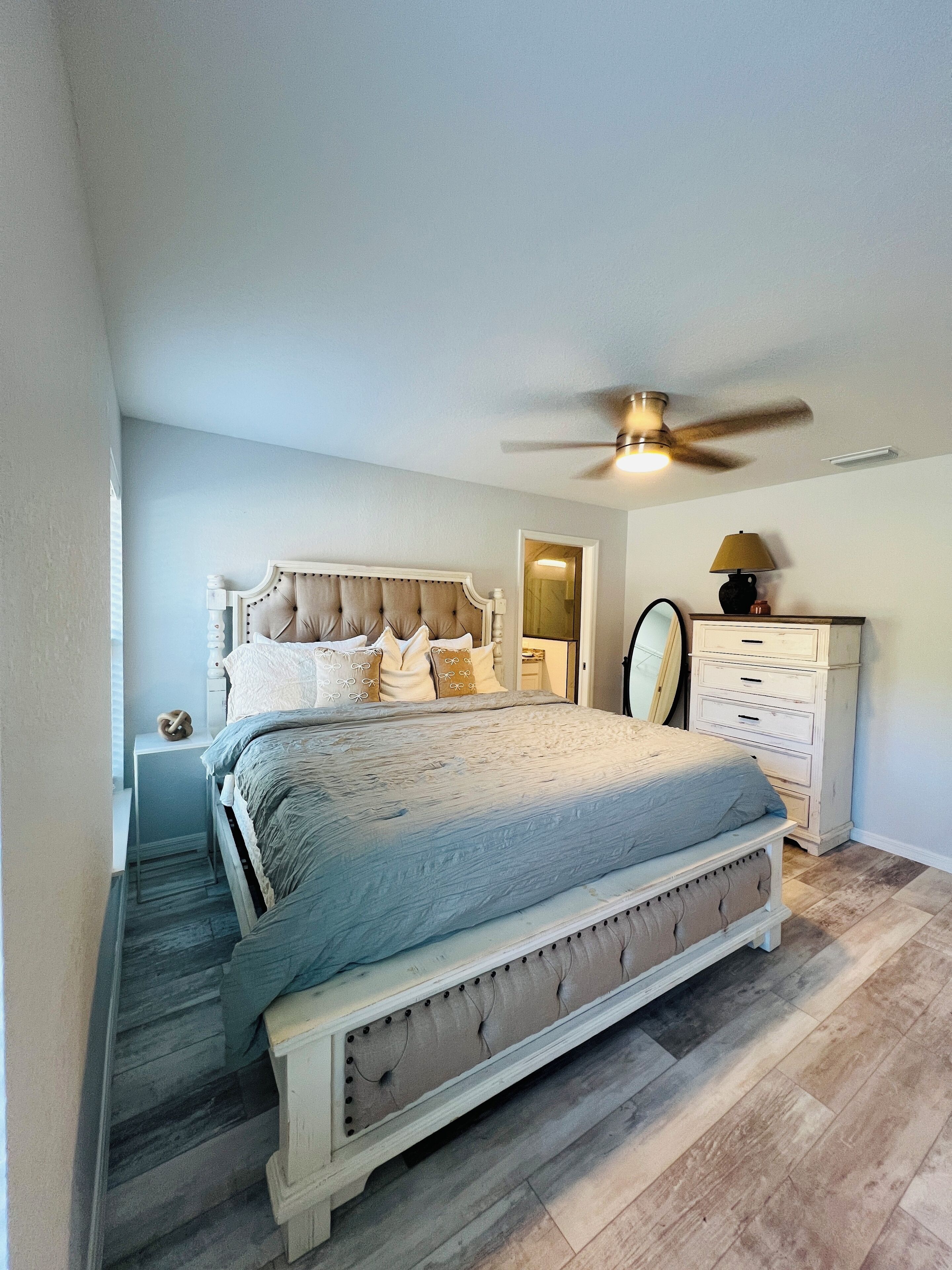 4 bedrooms, desk, iron/ironing board, free WiFi