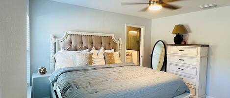 4 soverom, skrivebord, strykejern/-brett og wi-fi (inkludert)