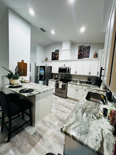 Tranquil 4-bedroom house 1 acre fenced close to WEC/ Hits in charming Ocala