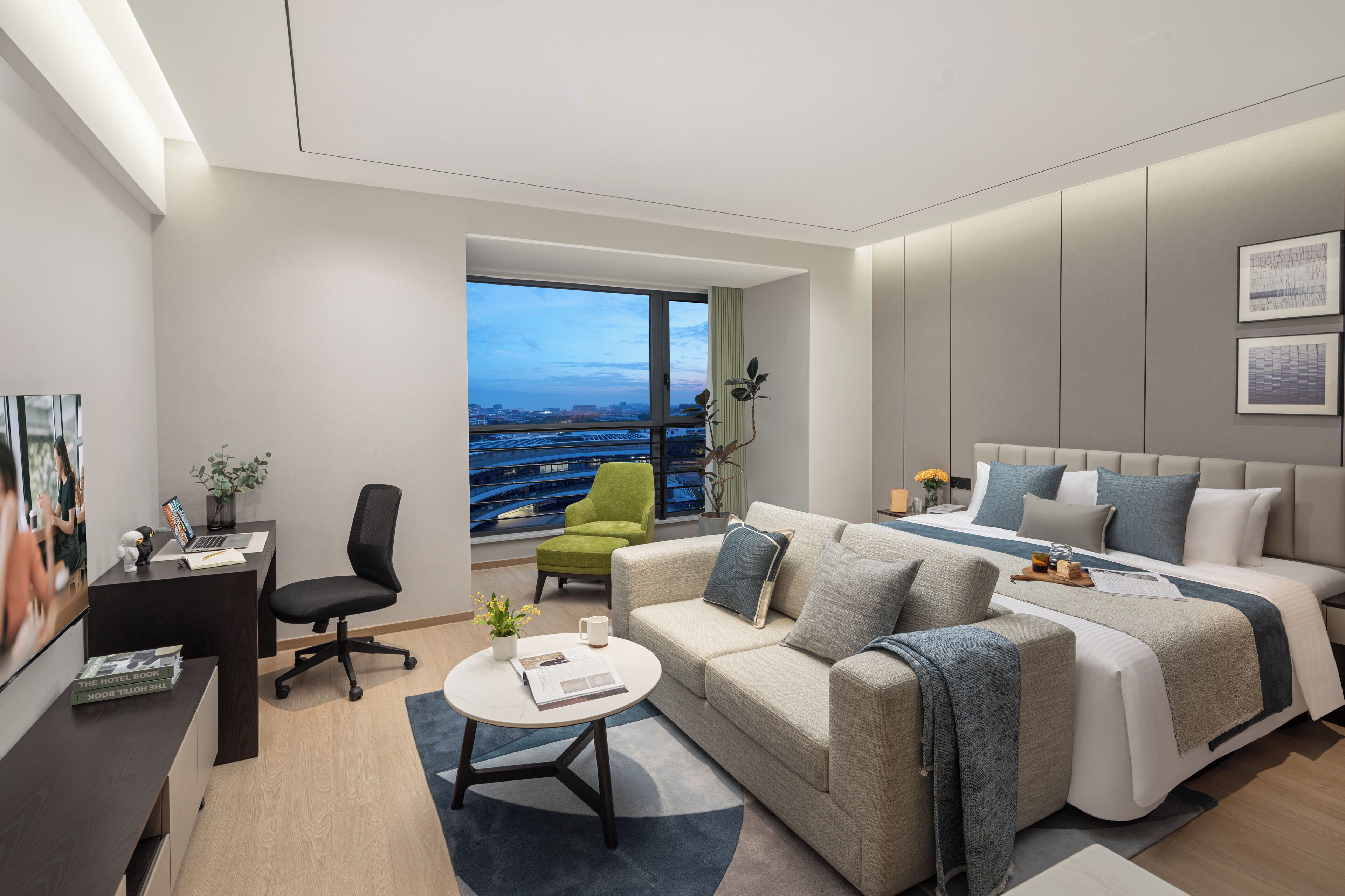 Caja de seguridad en la habitación y escritorio 