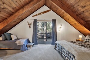 Tabla de planchar con plancha, wifi gratis y ropa de cama 