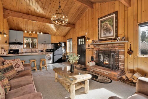 Sweet Dream Cabin on Dream Street | Walk to Alpine Slide, Dining, & Big Bear Fun