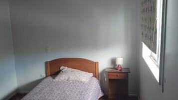 2 bedrooms, internet, bed sheets