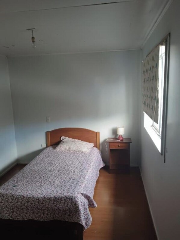 2 bedrooms, internet, bed sheets