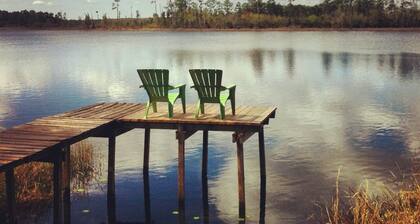 Grasshopper Lodge: Secluded, cozy, and romantic hand-crafted rustic cabin