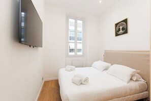 Iron/ironing board, WiFi, bed sheets - Upstays Carré d'Or 39m² Apartment (Cannes)