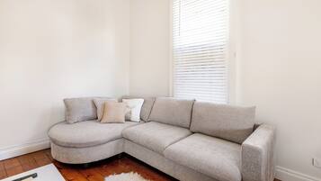 Een smart-tv en een open haard