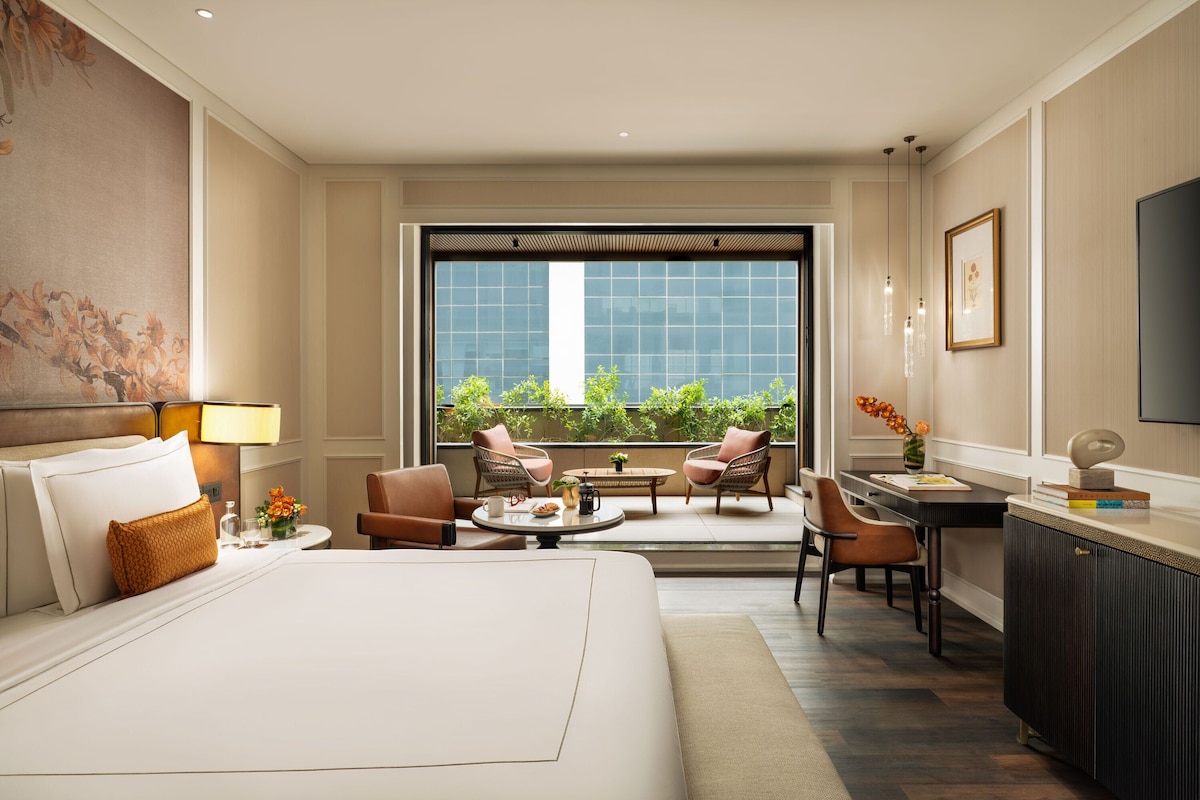 Grand Luxury Room with Balcony | Wi-fi percuma 