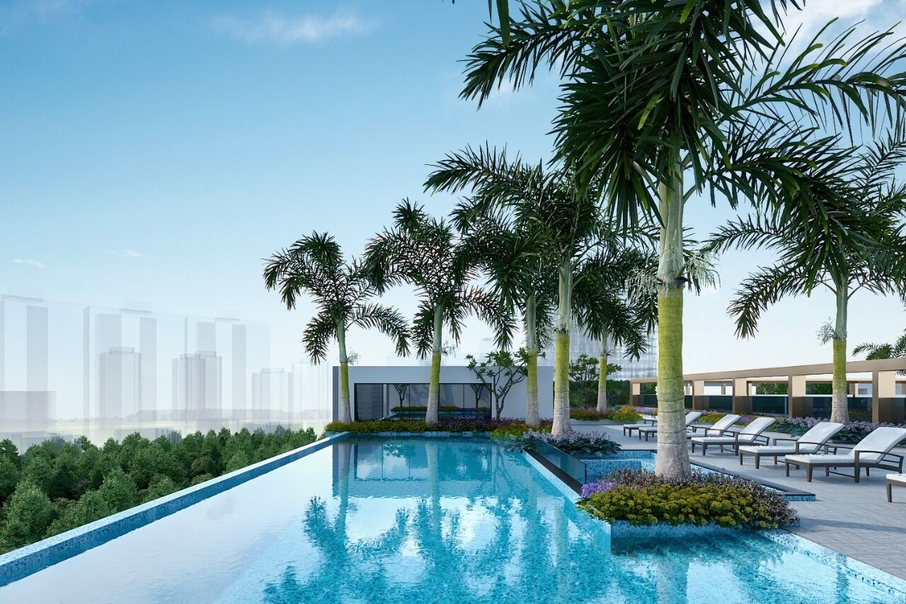 Outdoor pool, lifeguards on site