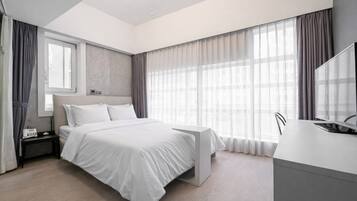 Quarto casal luxo, vista para a cidade | Wi-Fi de cortesia, roupa de cama