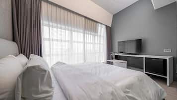 Dobbeltrom – deluxe, byutsikt | Skrivebord og wi-fi (inkludert)