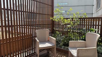 Deluxe Triple Room, 1 Bedroom, City View | Terrace/patio