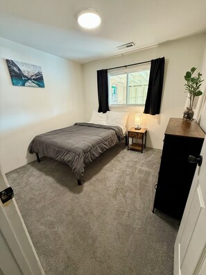 Fer et planche à repasser, accès Internet, draps fournis