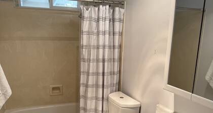 3BR Near Asante Hospital Medical Pros WIFI and Pool