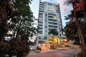 Front of property - Apartamento Blux en el Poblado (Medellín)