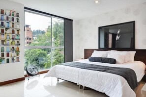 Exclusive Studio Suite, City View | Iron/ironing board, free WiFi, bed sheets - Apartamento Blux en el Poblado (Medellín)