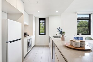 Fridge, microwave, oven, dishwasher - Waterfront 2B2B | Steps to the Beach, Rhodes (Rhodes)