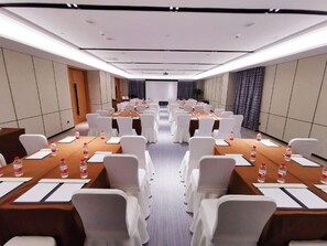 Outdoor banquet area - The Hotel V Wuxi  (Wuxi)