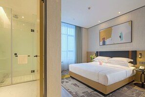 Desk, free WiFi - The Hotel V Wuxi  (Wuxi)