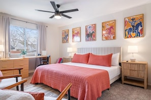 4 bedrooms, desk, iron/ironing board, travel cot - Family Retreat | Games, Fire Pit & Kids Barn (Austin)