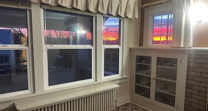 Historic 1921 2-bedroom house in beautiful North Hill