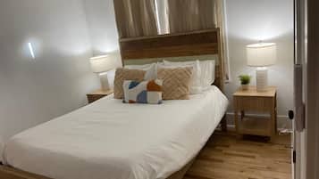 Skrivbord, strykjärn/strykbräda, resesäng och wi-fi