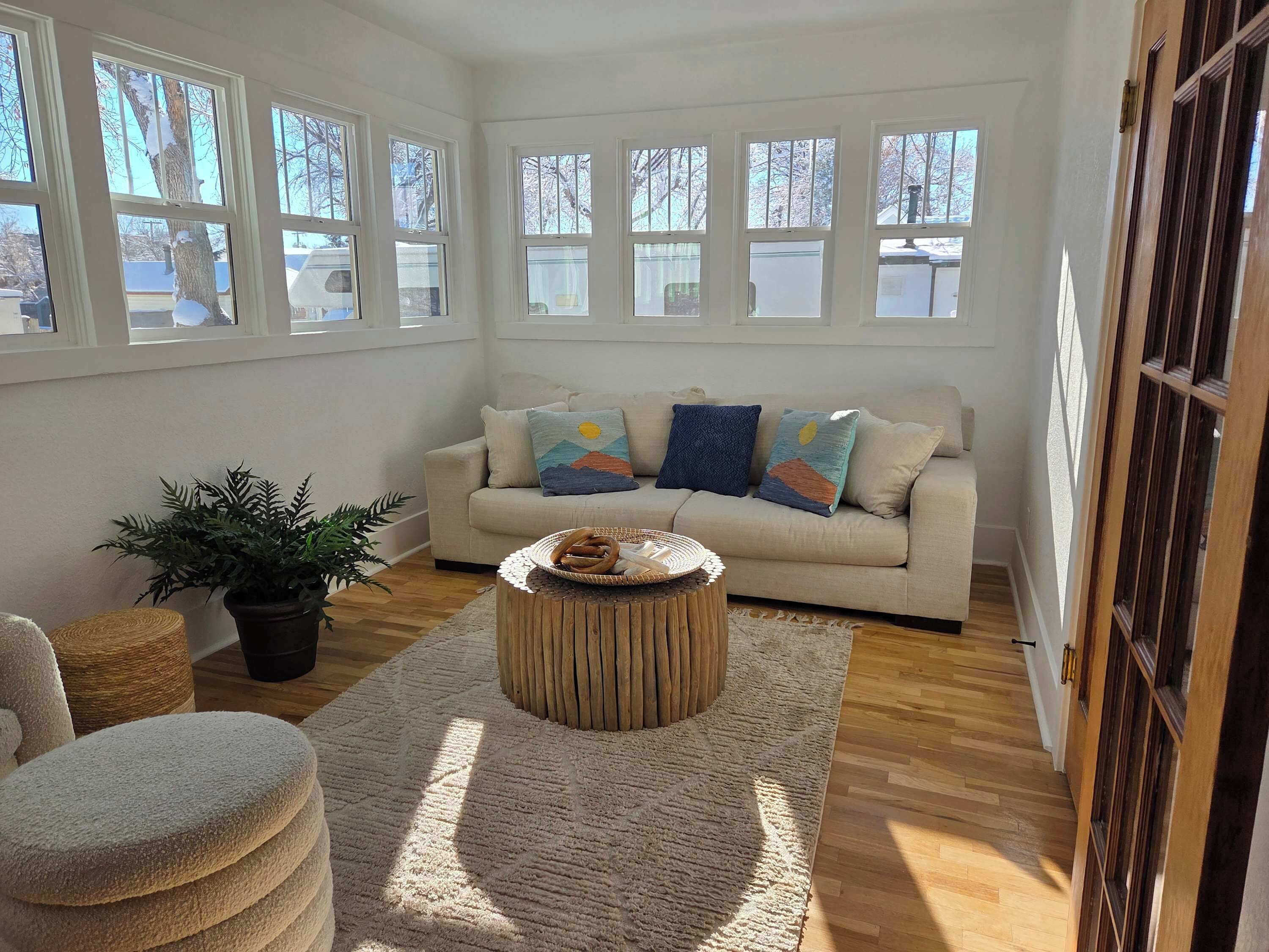 TV, fireplace, offices