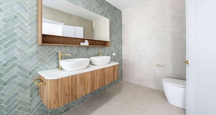Sunningdale - Pool Entertainer, Luxurious Living