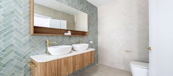 Sunningdale - Pool Entertainer, Luxurious Living