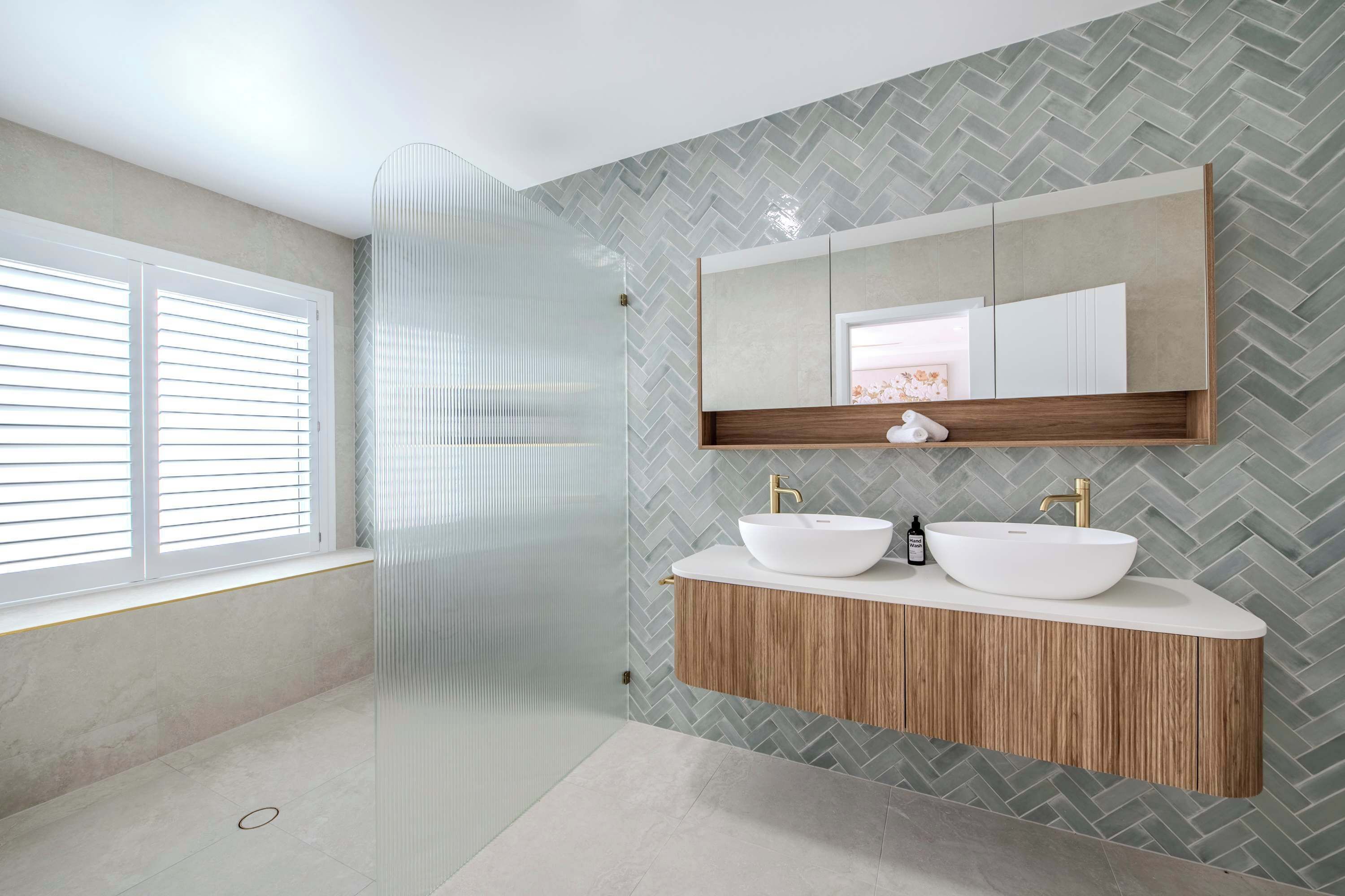 Shower, hair dryer, towels, shampoo