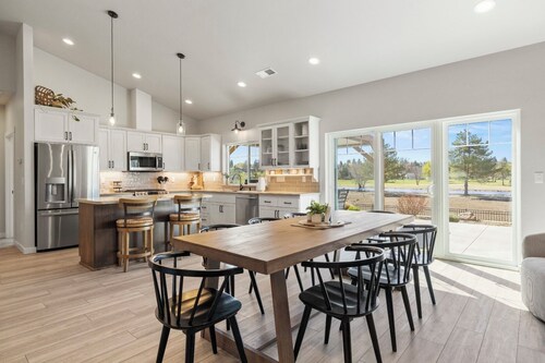 Harbor House with Hottub on 18th Hole