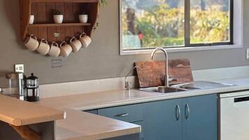 冰箱、微波炉、烤箱、炉灶