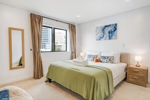 Iron/ironing board, WiFi, bed sheets - Premium Viaduct Waterfront Abode | Pool & Parking (Auckland CBD)