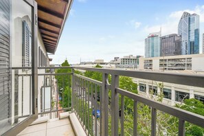 Property grounds - Premium Viaduct Waterfront Abode | Pool & Parking (Auckland CBD)