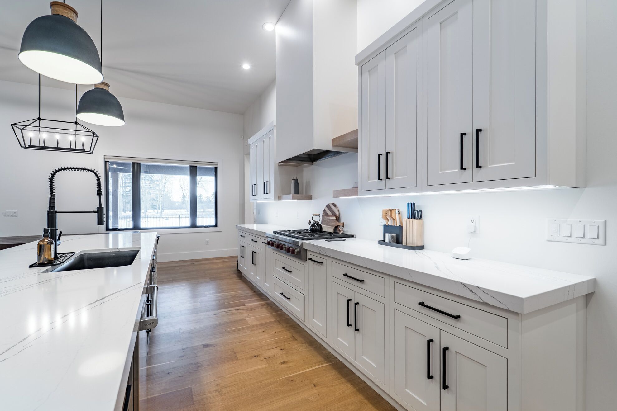 Kylskåp, mikrovågsugn, ugn och spishäll