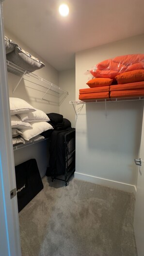 Interior - The 513 Flat II! Pool & River View! Free Gated Parking! Walk to Banks & Stadium! (Cincinnati)