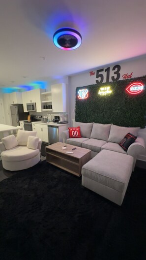 Living area - The 513 Flat II! Pool & River View! Free Gated Parking! Walk to Banks & Stadium! (Cincinnati)